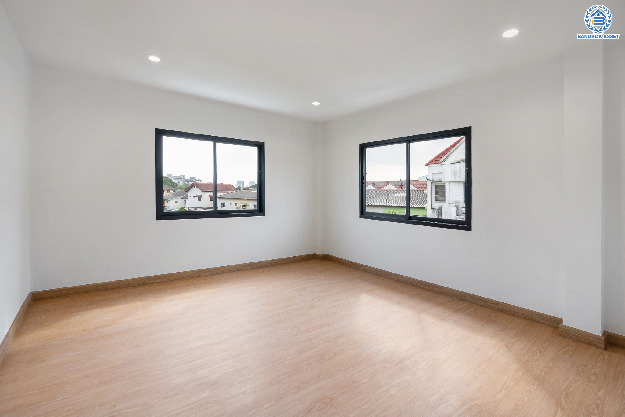 บ้านมือสองตกแต่งใหม่ ม.บ้านสวน5 กลางเมือง พิบูลย์สงคราม บ้านแฝด 3 ชั้น หลังมุม เนื้อที่ 39.4 ตร.ว. ฟังก์ชัน 4 ห้องนอน 3 ห้องน้ำ จอดรถได้ 2 คัน ราคาคุ้มสุดในย่านนี้! บนสุดยอดทำเล! เชื่อมถนนพิบูลย์สงคราม, วงศ์สว่าง, นครอินทร์ และติวานนท์ ใกล้จุดขึ้นทางด่วนศรีรัช-วงแหวนรอบนอก และรถไฟฟ้า "สถานีแยกติวานนท์"